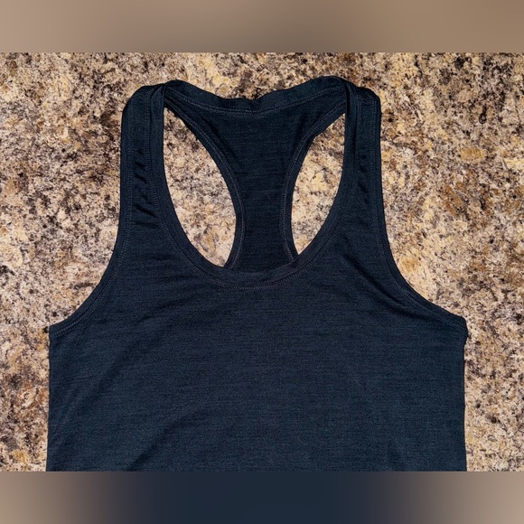 Vuori Lux Performance Tank in Ink Heather - Size S - Picture 6 of 9